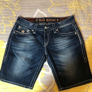 ROCK REVIVAL BERMUDA “JEN” SHORTS 32  REGULAR